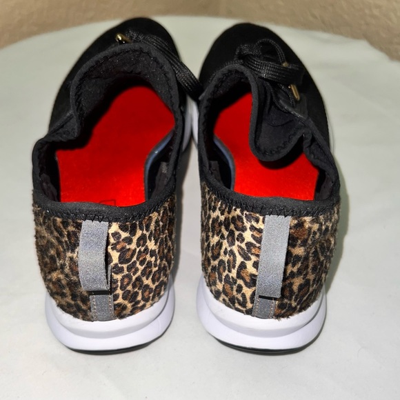 Black New Balance Tennis Shoes. - Picture 2 of 7